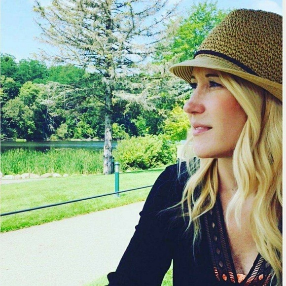 Meet your Posher, Carly - Picture 1 of 1